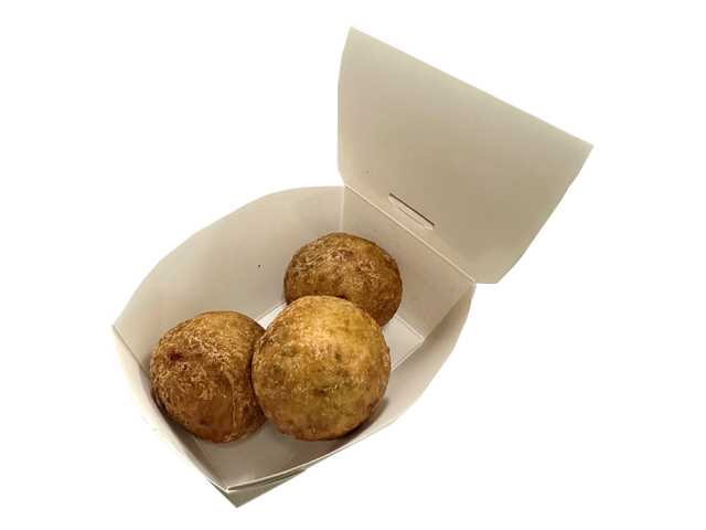 揚げたこ焼き３個入り セブンイレブン とろみとだし感を追求し、こだわりのたこ焼きに仕上げ。店内揚げ調理によるとろーり食感を楽しめる商品。