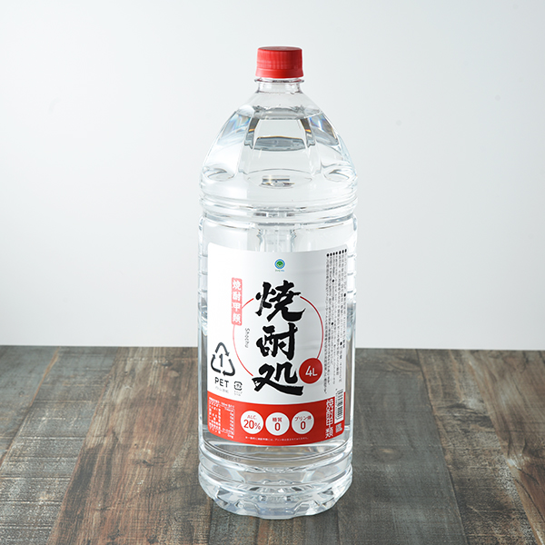 ファミリーマートの焼酎処20° 4Lを比較する。税込価格：1,746円。すっきりとした飲みやすさを実現した、ピュアな味わいが特徴の大容量甲類焼酎です。ジュースや炭酸、水割りなど、好みに合わせた様々な飲み方が楽しめます。 【アルコール度数：20％】。