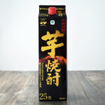 ファミリーマートの芋焼酎25°パック 1800mlを比較する。税込価格：1,598円。鹿児島県産さつまいもを100％使用した本格芋焼酎です。蒸かし芋を思わせる甘い香りと、芳醇なコクとさつまいもの甘味が特徴です。ロックや水割りなど、様々な飲み方が楽しめます。 【アルコール度数：25％】。