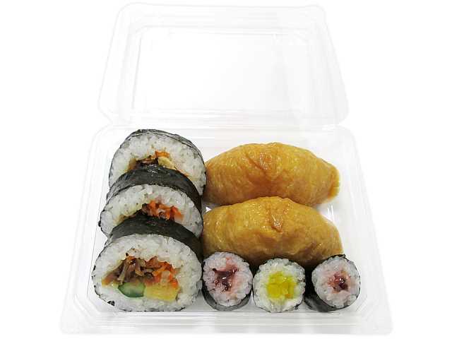 セブンイレブンの助六寿司を比較する。税込価格：518円、カロリー：399kcal、1円あたりカロリー：0.77kcal/円、たんぱく質：10.4g、1円あたりたんぱく質：0.02g/円、脂質：6.5g、炭水化物：77.3g、糖質：72.3g、食物繊維：5g、食塩相当量：4.1g。いなり寿司２個，太巻３巻，梅しそ細巻２巻，たくあん細巻を詰め合わせた助六寿司です。アレルギー：卵、小麦。