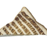 セブンイレブンのホットサンド ハムチーズを比較する。税込価格：173円、カロリー：269kcal、1円あたりカロリー：1.56kcal/円、たんぱく質：9.3g、1円あたりたんぱく質：0.05g/円、脂質：13.7g、炭水化物：27.8g、糖質：26.3g、食物繊維：1.5g、食塩相当量：1.4g。食パンにチーズとハムを挟み、ホワイトソースをのせて焼き上げたホットサンドです。アレルギー：卵、乳、小麦。