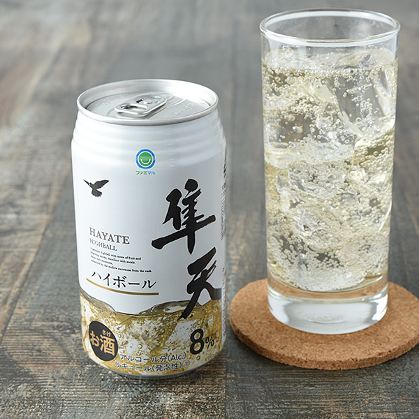 ファミリーマートの隼天ハイボール 350ml。税込価格：165円。隼天ウイスキーを使用したハイボールです。芳醇な甘い香りに、爽快な喉ごしと飲みごたえのある味わいが特徴です。 【アルコール度数：8%】。