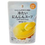 セブンイレブンの７プレミアム 冷たいにんじんスープ。税込価格：192円、カロリー：64kcal、たんぱく質：1.4g、脂質：2.1g、炭水化物：13g、糖質：6.6g、食物繊維：6.4g、食塩相当量：0.9g。1食あたり食物繊維6.4g摂れる、なめらかな冷たいスープです。アレルギー：乳。