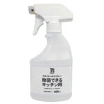 セブンイレブンの７ＰＬキッチン用アルコール除菌スプレー 本体を比較する。税込価格：306円。