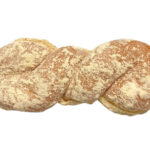 セブンイレブンのきなこあげぱん 当別町産大豆のきなこ使用を比較する。税込価格：149円、カロリー：361kcal、1円あたりカロリー：2.42kcal/円、たんぱく質：6.5g、1円あたりたんぱく質：0.04g/円、脂質：20.7g、炭水化物：38.1g、糖質：36.3g、食物繊維：1.8g、食塩相当量：0.7g。ふんわり、しっとりとした食感の揚げパンに、当別町産大豆を深煎りした風味の良いきなこシュガーをまぶしました。アレルギー：卵、乳、小麦。