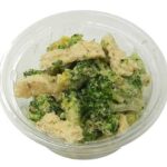 セブンイレブンのブロッコリーの胡麻マヨ和えを比較する。税込価格：279円、カロリー：181kcal、1円あたりカロリー：0.65kcal/円、たんぱく質：6.4g、1円あたりたんぱく質：0.02g/円、脂質：13.8g、炭水化物：9.2g、糖質：6.3g、食物繊維：2.9g、食塩相当量：1.3g。ブロッコリーと油揚げをコクのある胡麻マヨネーズで和えました。アレルギー：卵、小麦。