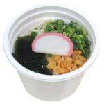 セブンイレブンのあごだし仕立てスープ 五島手延べうどん入りを比較する。税込価格：354円、カロリー：146kcal、1円あたりカロリー：0.41kcal/円、たんぱく質：8g、1円あたりたんぱく質：0.02g/円、脂質：1.6g、炭水化物：25.7g、糖質：24.1g、食物繊維：1.6g、食塩相当量：3.2g。あごだしを効かせたスープで味わう五島手延べうどんです。アレルギー：卵、小麦、えび。
