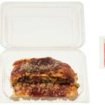 セブンイレブンの屋台風お好み焼きを比較する。税込価格：430円、カロリー：378kcal、1円あたりカロリー：0.88kcal/円、たんぱく質：12.4g、1円あたりたんぱく質：0.03g/円、脂質：23g、炭水化物：32.7g、糖質：28.1g、食物繊維：4.6g、食塩相当量：3.4g。ふっくらとした食感に仕上げたお好み焼きです。アレルギー：卵、乳、小麦。