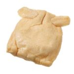 セブンイレブンのおでん お餅の巾着を比較する。税込価格：195円、カロリー：96kcal、1円あたりカロリー：0.49kcal/円、たんぱく質：4.9g、1円あたりたんぱく質：0.03g/円、脂質：3.1g、炭水化物：12.4g、糖質：12g、食物繊維：0.4g、食塩相当量：0g。ふっくらとした国産のお餅をお揚げで包んだ商品。アレルギー：なし。