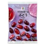 セブンイレブンの７プレミアム ぶどうを比較する。税込価格：257円、カロリー：102kcal、1円あたりカロリー：0.40kcal/円、たんぱく質：0.5g、1円あたりたんぱく質：0.01未満g/円、脂質：0.1g、炭水化物：27.4g、糖質：26.6g、食物繊維：0.8g、食塩相当量：0g。そのまま食べることができる冷凍ぶどうです。アレルギー：なし。