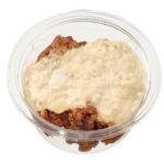 セブンイレブンの冷たいまま食べるチキン南蛮を比較する。税込価格：322円、カロリー：394kcal、1円あたりカロリー：1.22kcal/円、たんぱく質：13.4g、1円あたりたんぱく質：0.04g/円、脂質：24.3g、炭水化物：31g、糖質：29.9g、食物繊維：1.1g、食塩相当量：2.4g。冷たくてもおいしい唐揚げに甘酸っぱいタレを絡ませ、コク感のあるタルタルソースと合わせて食べる仕立てです。アレルギー：卵、乳、小麦。