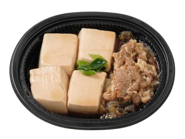 セブンイレブンのなめらか豆腐の牛すき煮を比較する。税込価格：430円、カロリー：199kcal、1円あたりカロリー：0.46kcal/円、たんぱく質：13.5g、1円あたりたんぱく質：0.03g/円、脂質：10.6g、炭水化物：13.2g、糖質：11.4g、食物繊維：1.8g、食塩相当量：2.5g。なめらかな豆腐に野菜や肉を組み合わせた牛すき仕立ての商品です。アレルギー：小麦。