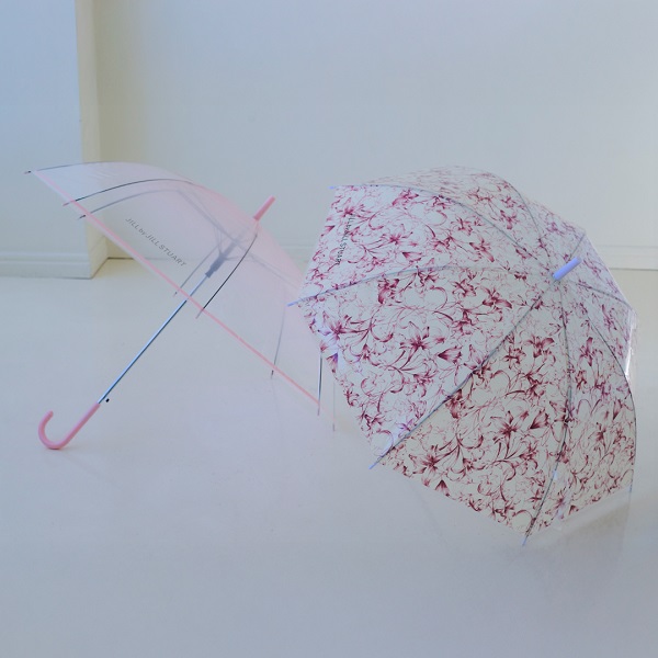 JILL by JILL STUART UMBRELLA BOOK ファミリーマート 「ジル バイ ジルスチュアート」から、おしゃれなビニール傘が登場です。 リリーのプリントが上品な花柄と、ピンクのグラデーションが大人かわいい2種同時発売。 【種類数】 全2種 〈ラインナップ〉 ・JILL by JILL STUART UMBRELLA BOOK FLOWER ver. ・JILL by JILL STUART UMBRELLA BOOK PINK ver. 【サイズ】 親骨の長さ約60cm。