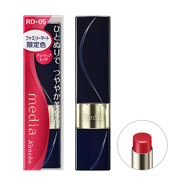 ファミリーマートのmedia ブライトアップルージュ RD-05。税込価格：1,210円。ひとぬりでつややかな美発色です。濃密でリッチな艶と発色で顔全体の印象を明るく見せる、肌映えルージュです。 【チューリップレッド】 ファミリーマート限定色。