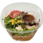 セブンイレブンのくずして食べるパリパリ麺のサラダを比較する。税込価格：430円、カロリー：342kcal、1円あたりカロリー：0.80kcal/円、たんぱく質：9.4g、1円あたりたんぱく質：0.02g/円、脂質：18.7g、炭水化物：36g、糖質：32.2g、食物繊維：3.8g、食塩相当量：2g。パリパリの麺をくずして野菜と一緒に食べる食感も楽しめる食事サラダです。醤油ベースのドレッシングにマヨネーズを合わせて食べられる仕立てです。アレルギー：卵、小麦。