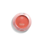 ファミリーマートのhana by hince メルティンググロウチークバーム 03キャラメル。税込価格：990円。透明感あふれる高発色なカラーでヘルシーな印象を演出できるバーム型チークです。べたつかないしっとりテクスチャーがしっかり頬に密着します。 ［数量限定］。