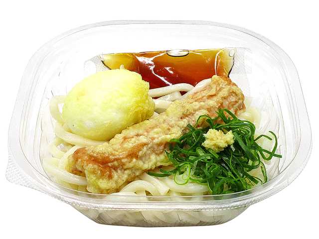 セブンイレブンの冷しちく玉天ぶっかけうどんを比較する。税込価格：605円、カロリー：552kcal、1円あたりカロリー：0.91kcal/円、たんぱく質：15.7g、1円あたりたんぱく質：0.03g/円、脂質：18.9g、炭水化物：80.8g、糖質：78.9g、食物繊維：1.9g、食塩相当量：3.8g。半熟玉子天とちくわ天を組み合わせたぶっかけタイプのうどんです。薬味に青ねぎと生姜を盛り付けました。アレルギー：卵、小麦。