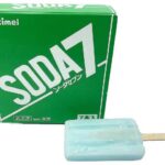 セブンイレブンの明治ソーダセブンマルチを比較する。税込価格：376円。