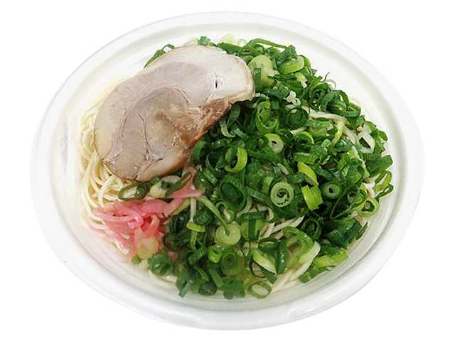 セブンイレブンの長浜ラーメンを比較する。税込価格：497円、カロリー：445kcal、1円あたりカロリー：0.90kcal/円、たんぱく質：20.8g、1円あたりたんぱく質：0.04g/円、脂質：12.9g、炭水化物：62.9g、糖質：59.9g、食物繊維：3g、食塩相当量：5.8g。豚骨の旨みを感じるスープと細麺が特長の長浜ラーメンです。アレルギー：卵、乳、小麦。