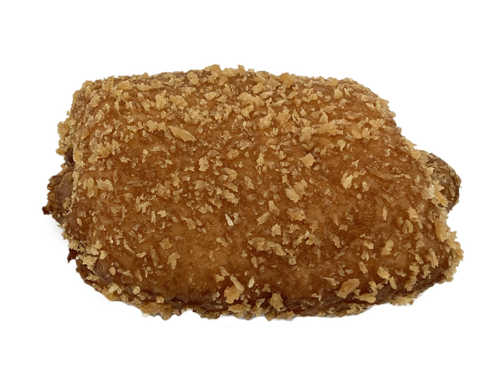 セブンイレブンのソーセージ揚げパンを比較する。税込価格：160円、カロリー：341kcal、1円あたりカロリー：2.13kcal/円、たんぱく質：8.5g、1円あたりたんぱく質：0.05g/円、脂質：20.7g、炭水化物：31.1g、糖質：29.3g、食物繊維：1.8g、食塩相当量：1g。ふんわりとしたドーナツ生地でソーセージを包んで揚げました。アレルギー：卵、乳、小麦。