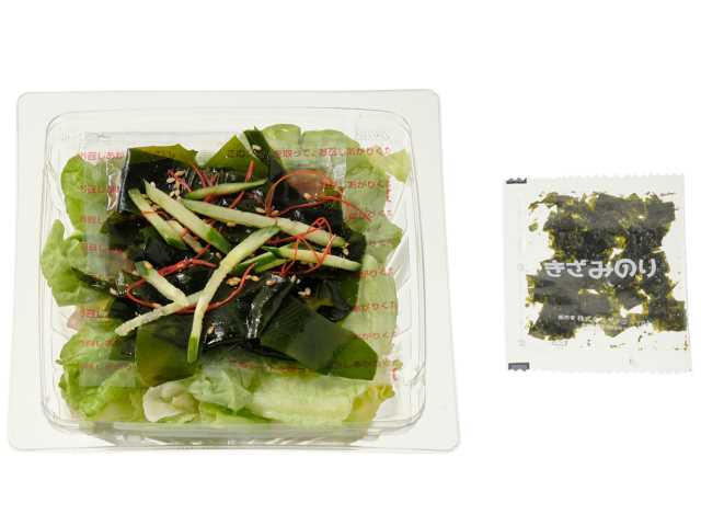 セブンイレブンの三陸産わかめとサンチュのやみつきチョレギサラダを比較する。税込価格：322円、カロリー：104kcal、1円あたりカロリー：0.32kcal/円、たんぱく質：2.5g、1円あたりたんぱく質：0.01g/円、脂質：8.5g、炭水化物：5.5g、糖質：3.2g、食物繊維：2.3g、食塩相当量：1.6g。レタス，サンチュ，三陸産の食感の良いわかめを組み合わせたサラダです。付属のにんにく＆胡麻油の旨だれや韓国のりと一緒にお召し上がりください。アレルギー：卵、乳、小麦。