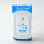ファミリーマートの除菌ウェットティシュー。税込価格：328円。フタ付きのアルコール配合の除菌ウェットティシューです。厚手で凹凸があり使いやすい商品です。60枚入りです。