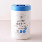 ファミリーマートの除菌ボトルウェットティシュー。税込価格：438円。アルコール配合の除菌ウェットティシューです。