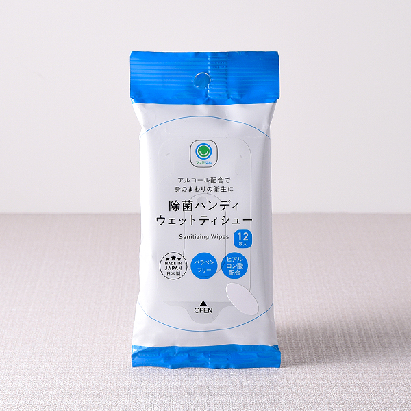 ファミリーマートの除菌ハンディウェットティシュー。税込価格：185円。アルコール配合の携帯用除菌ウェットティッシューです。12枚入りです。