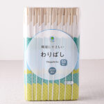 ファミリーマートのわりばし。税込価格：348円。植林材使用の環境に優しい割箸です。