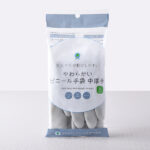 やわらかいビニール手袋　中厚手Lサイズ ファミリーマート やわらかい素材で着用後も手が動かしやすく、内側は起毛加工を施しているため、スムーズに着脱いただける商品。手のひら部分は滑り止め加工を施してグリップ力を高めた商品。また、抗菌防臭加工により気になるニオイを抑える商品。キッチンやシンクに馴染むグレーカラーで炊事用やお掃除用におすすめの商品。