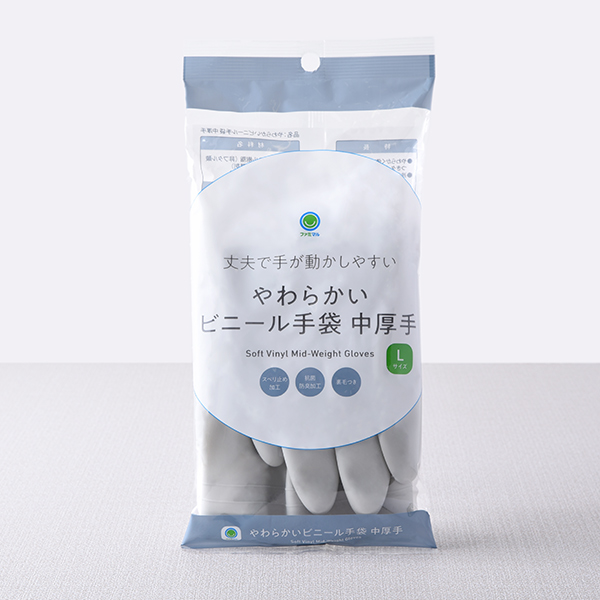 やわらかいビニール手袋　中厚手Lサイズ ファミリーマート やわらかい素材で着用後も手が動かしやすく、内側は起毛加工を施しているため、スムーズに着脱いただける商品。手のひら部分は滑り止め加工を施してグリップ力を高めた商品。また、抗菌防臭加工により気になるニオイを抑える商品。キッチンやシンクに馴染むグレーカラーで炊事用やお掃除用におすすめの商品。