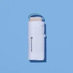 ファミリーマートの晴雨兼用ミニ傘 ホワイトを比較する。税込価格：2,490円。UVカット率99.9%、UPF50＋、遮光率99.9%、遮熱効果があります。防水・撥水加工された生地の裏にコーティングを施し、紫外線をカットします。持ち運びに便利なミニサイズです。 カラー：ホワイト サイズ：親骨の長さ47cm。