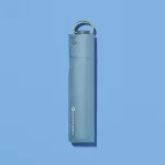 ファミリーマートの晴雨兼用軽量スリム傘 グレーを比較する。税込価格：2,990円。UVカット率99.9%、UPF50＋、遮光率99.9%、遮熱効果があります。防水・撥水加工された生地の裏にコーティングを施し、紫外線をカットします。持ち運びに便利な軽量スリムタイプです。 カラー：グレー サイズ：親骨の長さ54cm。