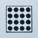 ファミリーマートの今治タオルハンカチ ドットを比較する。税込価格：698円。「今治タオル」クオリティの高吸水仕様です。 サイズ：25×25cm 柄：ドット 素材：綿100%。