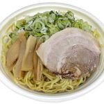 セブンイレブンの栃木名物 佐野ラーメンを比較する。税込価格：518円、カロリー：430kcal、1円あたりカロリー：0.83kcal/円、たんぱく質：21.2g、1円あたりたんぱく質：0.04g/円、脂質：5g、炭水化物：77g、糖質：73.1g、食物繊維：3.9g、食塩相当量：6.4g。長い歴史から栃木県の名物ラーメンとなっている、佐野ラーメン。栃木県産小麦を使用したもっちりとした麺に、あっさりとした醤油スープを合わせました。アレルギー：卵、乳、小麦。