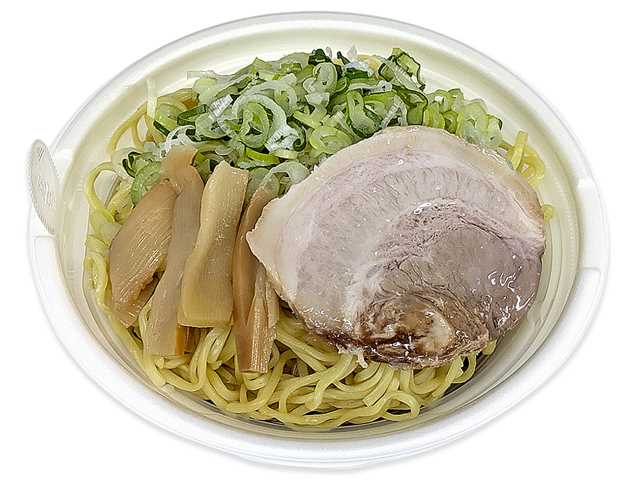 セブンイレブンの栃木名物 佐野ラーメンを比較する。税込価格：518円、カロリー：430kcal、1円あたりカロリー：0.83kcal/円、たんぱく質：21.2g、1円あたりたんぱく質：0.04g/円、脂質：5g、炭水化物：77g、糖質：73.1g、食物繊維：3.9g、食塩相当量：6.4g。長い歴史から栃木県の名物ラーメンとなっている、佐野ラーメン。栃木県産小麦を使用したもっちりとした麺に、あっさりとした醤油スープを合わせました。アレルギー：卵、乳、小麦。