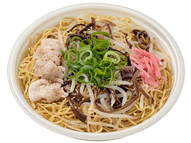 セブンイレブンのばり旨い 濃厚豚骨焼ラーメンを比較する。税込価格：605円、カロリー：644kcal、1円あたりカロリー：1.06kcal/円、たんぱく質：27.3g、1円あたりたんぱく質：0.05g/円、脂質：22g、炭水化物：88.5g、糖質：79.9g、食物繊維：8.6g、食塩相当量：6.4g。濃厚な豚骨だれに黒マー油（焦がしにんにく油）を効かせた、コクと旨味のある豚骨焼ラーメンです。アレルギー：卵、小麦。