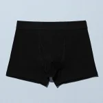 ファミリーマートのボクサーパンツ くろを比較する。税込価格：880円。紳士用のボクサーパンツです。抗菌防臭加工でニオイにくい仕様です。 サイズ展開：M、L、XL カラー：くろ 素材：身生地/綿95%、ポリウレタン5% ゴム/ポリエステル93%、ポリウレタン7%。