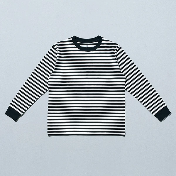 ファミリーマートの長袖アウターTシャツ ボーダー/しろ・くろを比較する。税込価格：1,998円。USAコットン素材を使用したアウターTシャツです。肩の落ち感やステッチ幅など細部にまでこだわって作り上げました。一枚で着ても、アウターのインナーとしても、春のコーディネートのアクセントに活躍します。抗菌防臭加工でニオイにくい仕様です。 サイズ展開：M、L カラー：ボーダー/しろ・くろ。