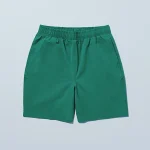ファミリーマートのショートパンツ フォレストグリーンを比較する。税込価格：1,998円。綿とナイロンの混紡糸を使用した吸水速乾・接触冷感素材を使用しており、軽くて、しわになりにくく、ストレッチ性もあるので履き心地も抜群です。洗濯機で洗えるのでご家庭でのお手入れも簡単です。 サイズ展開：M、L カラー：フォレストグリーン 素材：本体/ナイロン65%、綿25%、ポリウレタン10％ ポケット袋布/ポリエステル100%。