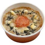 セブンイレブンのあつあつオーブン焼き もち明太子チーズもんじゃを比較する。税込価格：300円、カロリー：148kcal、1円あたりカロリー：0.49kcal/円、たんぱく質：5.5g、1円あたりたんぱく質：0.02g/円、脂質：7.2g、炭水化物：15.9g、糖質：14.9g、食物繊維：1g、食塩相当量：2g。もんじゃ焼きで人気が高い、明太子ともちとチーズを組み合わせた仕立て。アレルギー：卵、乳、小麦、えび。