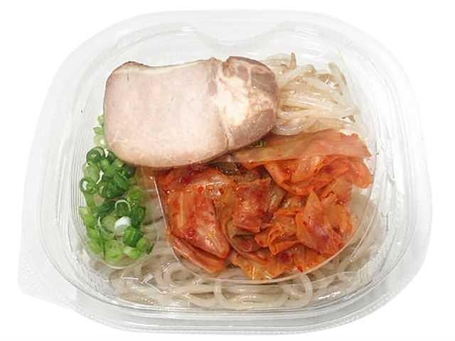 セブンイレブンの別府冷麺を比較する。税込価格：529円、カロリー：361kcal、1円あたりカロリー：0.68kcal/円、たんぱく質：12.5g、1円あたりたんぱく質：0.02g/円、脂質：4g、炭水化物：69.9g、糖質：67.6g、食物繊維：2.3g、食塩相当量：5.4g。コシのあるのど越しの良い麺と、透き通った和風だしスープが特長の大分県で馴染みのある別府冷麺です。アレルギー：卵、乳、小麦、そば。
