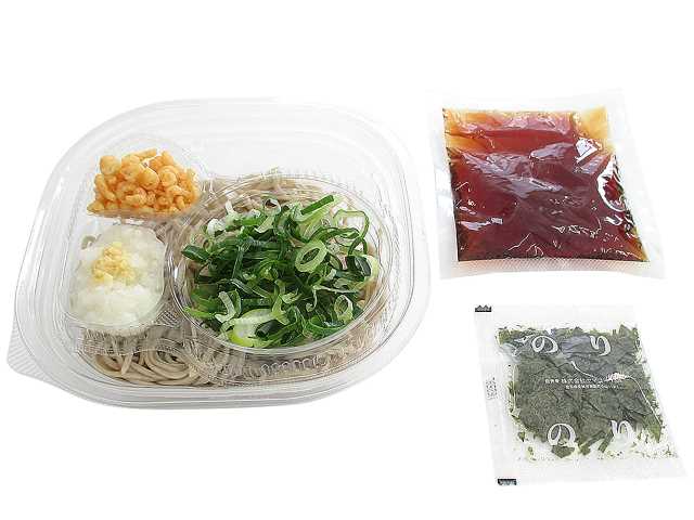 セブンイレブンののりおろしそばを比較する。税込価格：497円、カロリー：360kcal、1円あたりカロリー：0.72kcal/円、たんぱく質：14.7g、1円あたりたんぱく質：0.03g/円、脂質：6.5g、炭水化物：63.5g、糖質：57.8g、食物繊維：5.7g、食塩相当量：2.9g。大根おろし，青ねぎ，揚げ玉，おろし生姜，別添のきざみのりを盛り付けて食べる、のりおろしそばです。アレルギー：卵、小麦、そば、えび。
