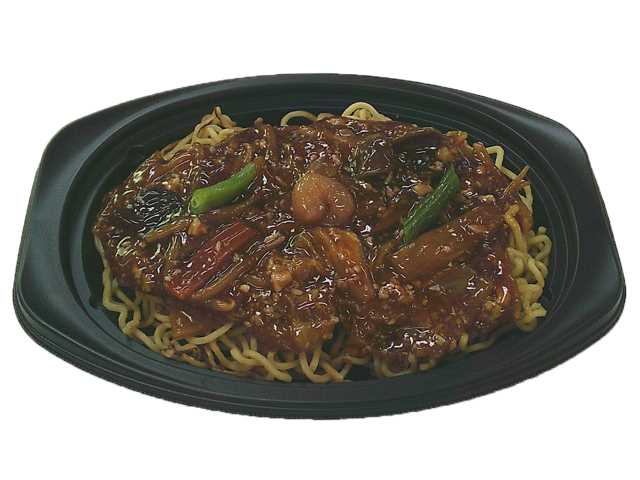 セブンイレブンのミニ香ばし あんかけ焼そばを比較する。税込価格：430円、カロリー：334kcal、1円あたりカロリー：0.78kcal/円、たんぱく質：14g、1円あたりたんぱく質：0.03g/円、脂質：9.4g、炭水化物：50.5g、糖質：46.1g、食物繊維：4.4g、食塩相当量：2.9g。香ばしい麺に海鮮の旨味を感じられるあんを組み合わせた定番のあんかけ焼そばを小容量サイズに仕立てました。アレルギー：卵、小麦、えび。