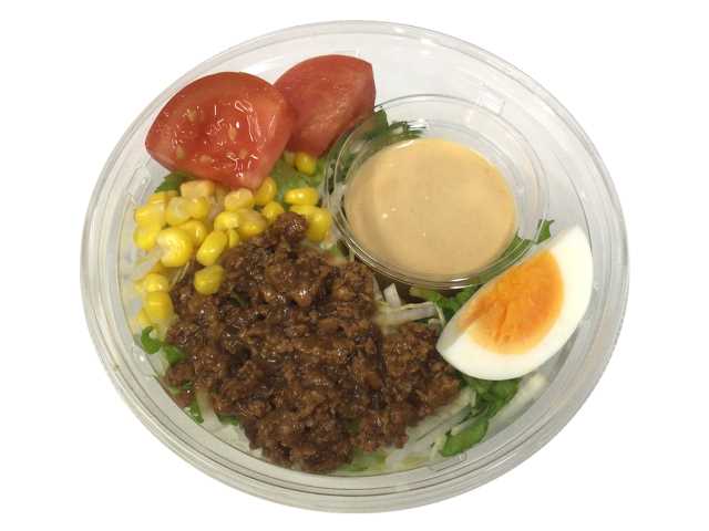 肉味噌ラーメンサラダ 信州味噌使用 セブンイレブン 原材料高騰により、価格（税抜）を３６８円に変更。２種類の信州味噌を使用した、味噌のコクとパンチを感じられるラーメンサラダ。