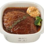 セブンイレブンのおろし玉ねぎソースのハンバーグ丼を比較する。税込価格：689円、カロリー：637kcal、1円あたりカロリー：0.92kcal/円、たんぱく質：23.8g、1円あたりたんぱく質：0.03g/円、脂質：16.7g、炭水化物：102.1g、糖質：93.8g、食物繊維：8.3g、食塩相当量：2.1g。鉄板でふっくらジューシーに焼き上げたハンバーグをおろし玉ねぎソースで食べる、ハンバーグ弁当です。アレルギー：卵、乳、小麦。