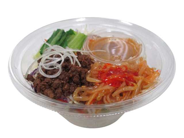 セブンイレブンの胡麻香る担々風パスタサラダを比較する。税込価格：376円、カロリー：348kcal、1円あたりカロリー：0.93kcal/円、たんぱく質：15.4g、1円あたりたんぱく質：0.04g/円、脂質：14.9g、炭水化物：40.4g、糖質：35.6g、食物繊維：4.8g、食塩相当量：2.3g。肉味噌、もやし、チンゲン菜等の具材に胡麻を使用した担々ドレッシングをかけて食べるパスタサラダ。原材料高騰により価格（税抜）を３３８円から３４８円に変更。アレルギー：小麦。