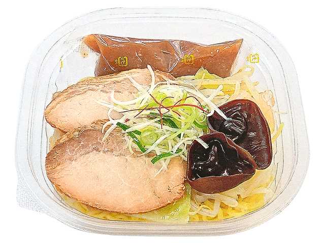 セブンイレブンの冷たい濃厚味噌ラーメン 越後味噌使用を比較する。税込価格：583円、カロリー：458kcal、1円あたりカロリー：0.79kcal/円、たんぱく質：17.8g、1円あたりたんぱく質：0.03g/円、脂質：10.5g、炭水化物：77.1g、糖質：69.1g、食物繊維：8g、食塩相当量：5.8g。新潟５大ラーメンのひとつとして馴染みのある「新潟濃厚味噌ラーメン」を暑い時期に合う冷たい麺で味わえる商品です。アレルギー：卵、乳、小麦。