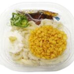 セブンイレブンのツルッとのど越し 冷しぶっかけうどん。税込価格：378円、カロリー：505kcal、たんぱく質：9.3g、脂質：12.6g、炭水化物：90.4g、糖質：86.6g、食物繊維：3.8g、食塩相当量：3.2g。揚げ玉，大根粗おろし，ねぎ，生姜でさっぱりといただく、冷たいぶっかけうどんです。アレルギー：卵、小麦、えび。