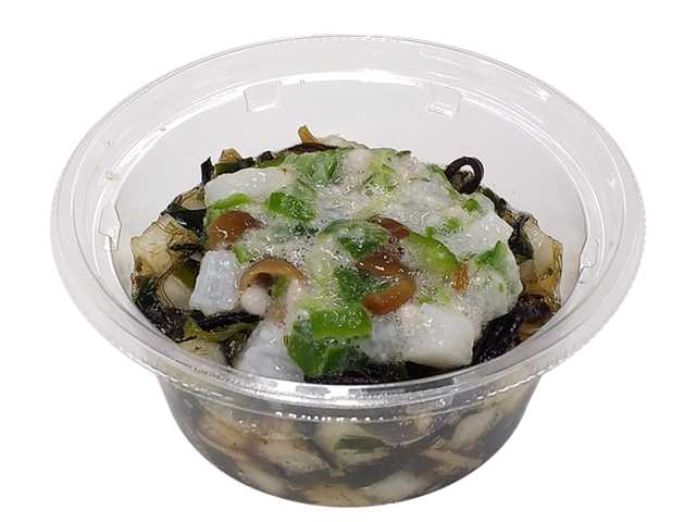 セブンイレブンの海藻と野菜のねばねばサラダを比較する。税込価格：235円、カロリー：41kcal、1円あたりカロリー：0.17kcal/円、たんぱく質：2.4g、1円あたりたんぱく質：0.01g/円、脂質：0.5g、炭水化物：8g、糖質：5.2g、食物繊維：2.8g、食塩相当量：2.5g。海藻と食感のある野菜が入ったねばねばサラダです。アレルギー：小麦。